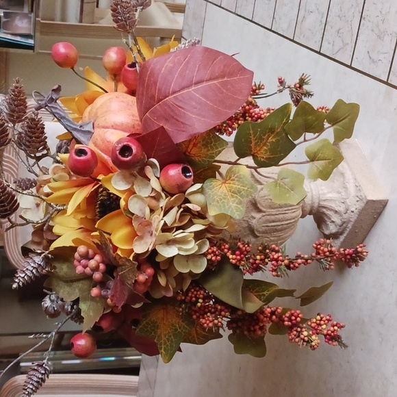 Harvest faux Floral display in "urn", Beautiful Autum colors by Valeri/Qvc, New - Picture 1 of 9